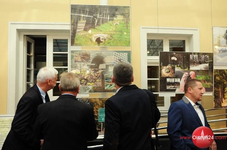 Wernisażem wystawy z drogami w roli głównej zainaugurowano II Warmińsko-Mazurskie Forum Drogowe 