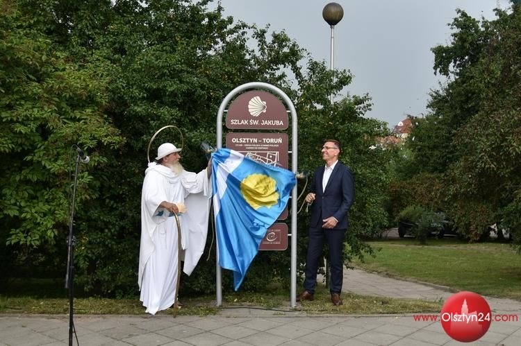 Nową tablicę Szlaku św. Jakuba odsłonięto przy Wysokiej Bramie 