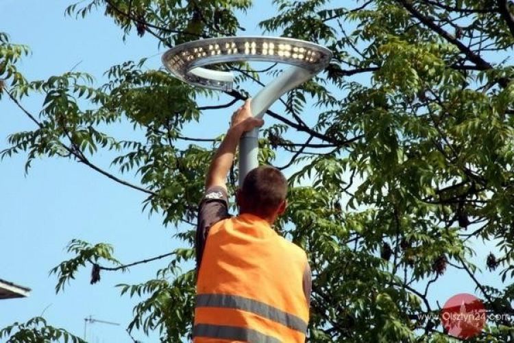 Pastorał, spodek, a może jednak „świecące pały”