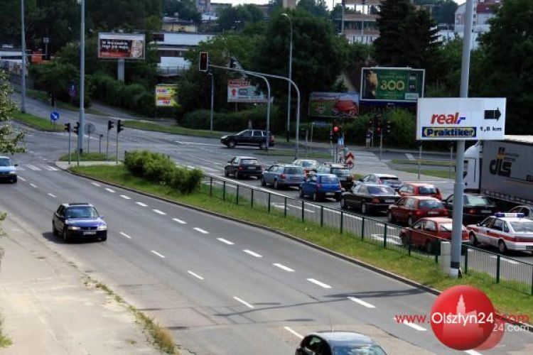 Pieniędzy na „szesnastkę” jak nie było, tak nie ma