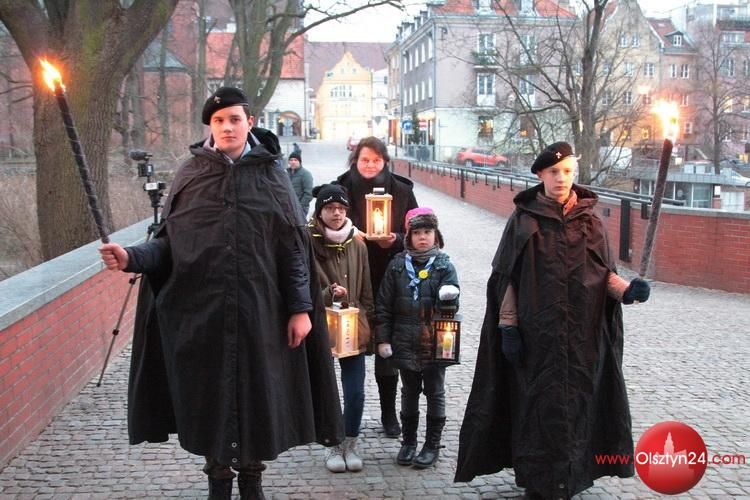 Harcerze przekazali Betlejemskie Światło Pokoju mieszkańcom Olsztyna