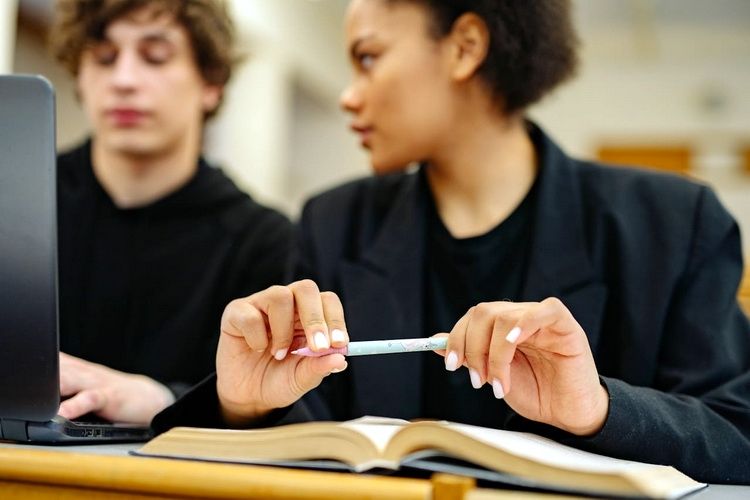 Jesteś nauczycielem i szukasz nowego laptopa do pracy? Mamy coś dla Ciebie