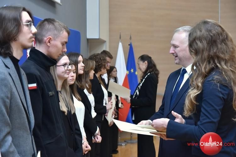 Młodzież odebrała stypendia Prezesa Rady Ministrów